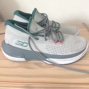 Under Armour, tennis shoes